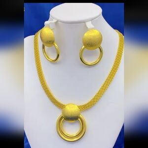 Elegant Gold Necklace and Earring Set
